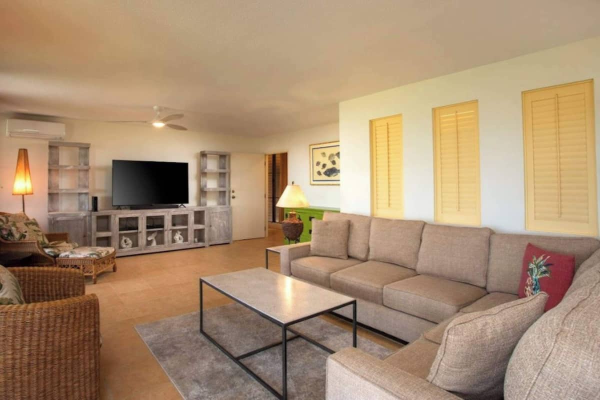 Condo, 2 Bedrooms, Ocean View (29B) | Front of property