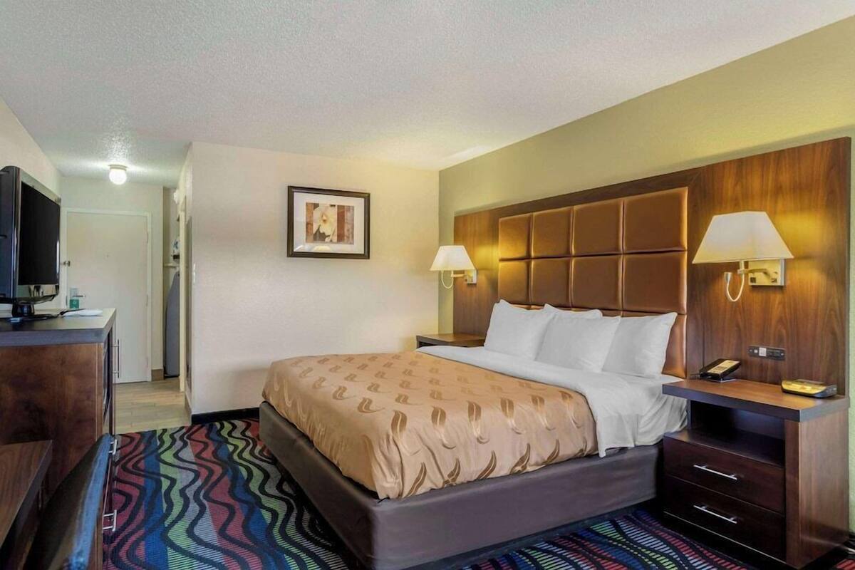 Desk, iron/ironing board, free WiFi, bed sheets