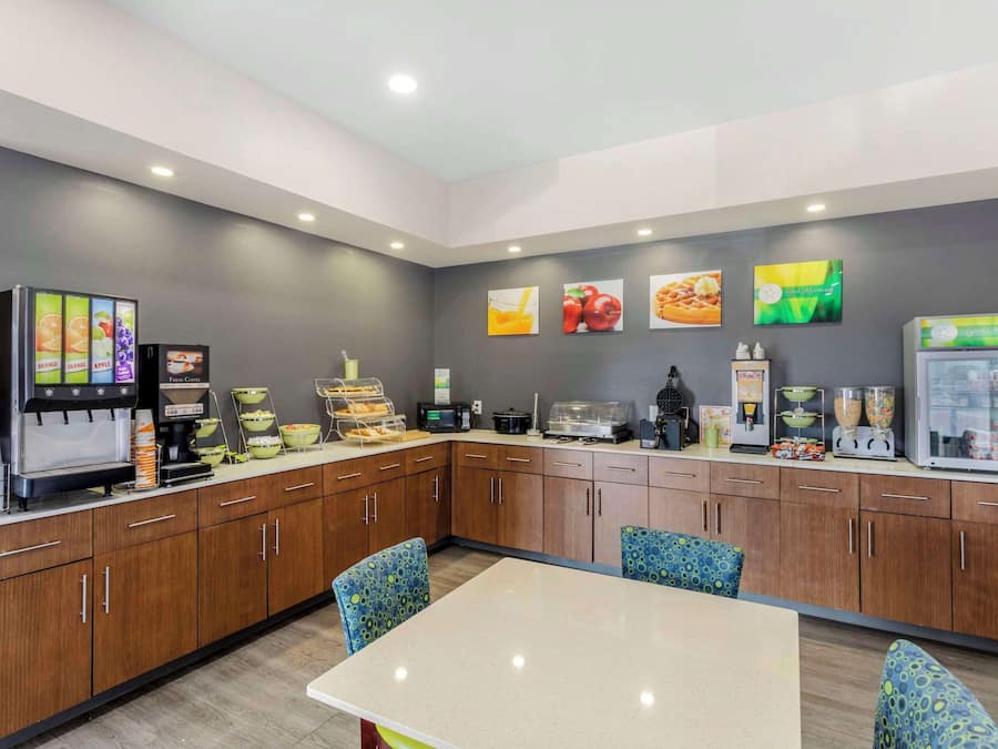 Free daily continental breakfast