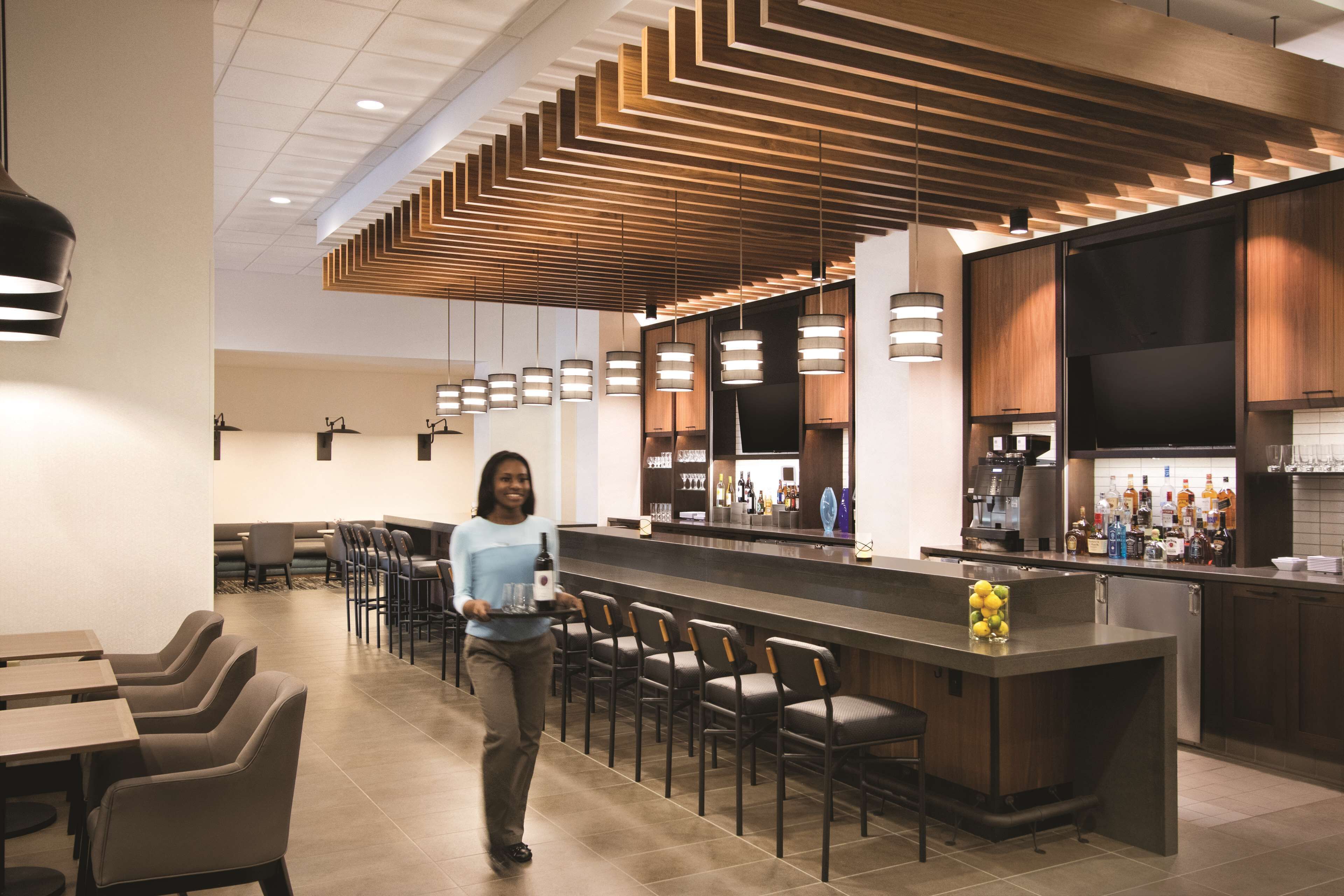 serves lunch, dinner and happy hour