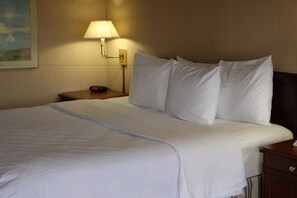 Presidential Suite, 1 King Bed, Fireplace, Jacuzzi | In-room safe, desk, iron/ironing board, free WiFi - Days Inn & Suites by Wyndham Sunnyvale (Sunnyvale)