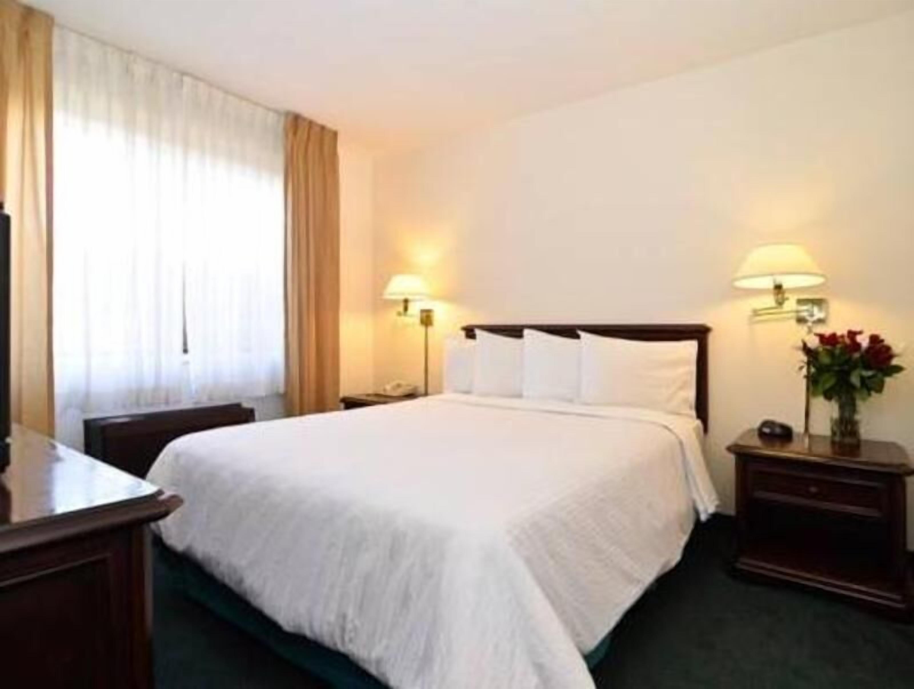 In-room safe, desk, iron/ironing board, free WiFi