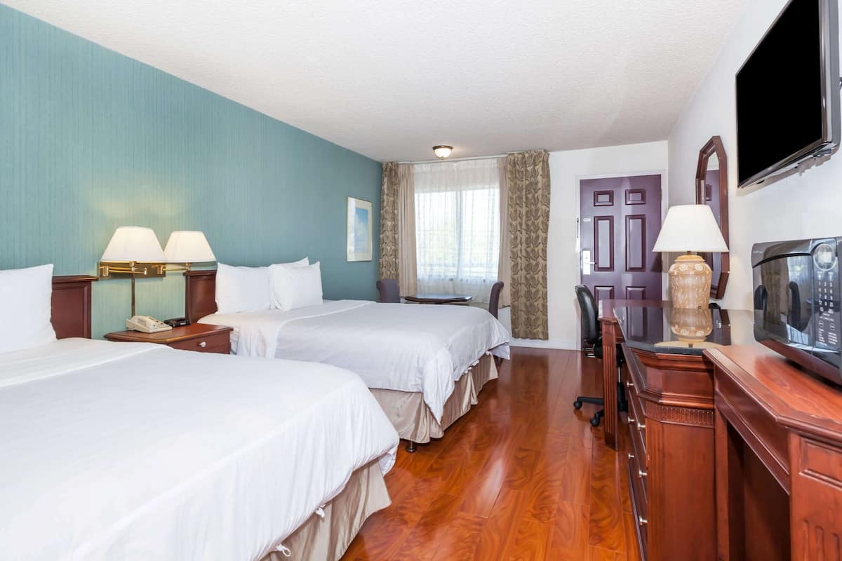 In-room safe, desk, iron/ironing board, free WiFi