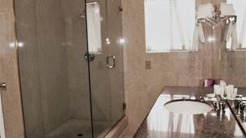 In-room safe, desk, iron/ironing board, free WiFi