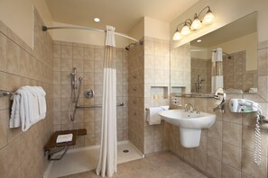 Free toiletries, hair dryer, towels - Hotel Versey Chicago Lincoln Park (Chicago)