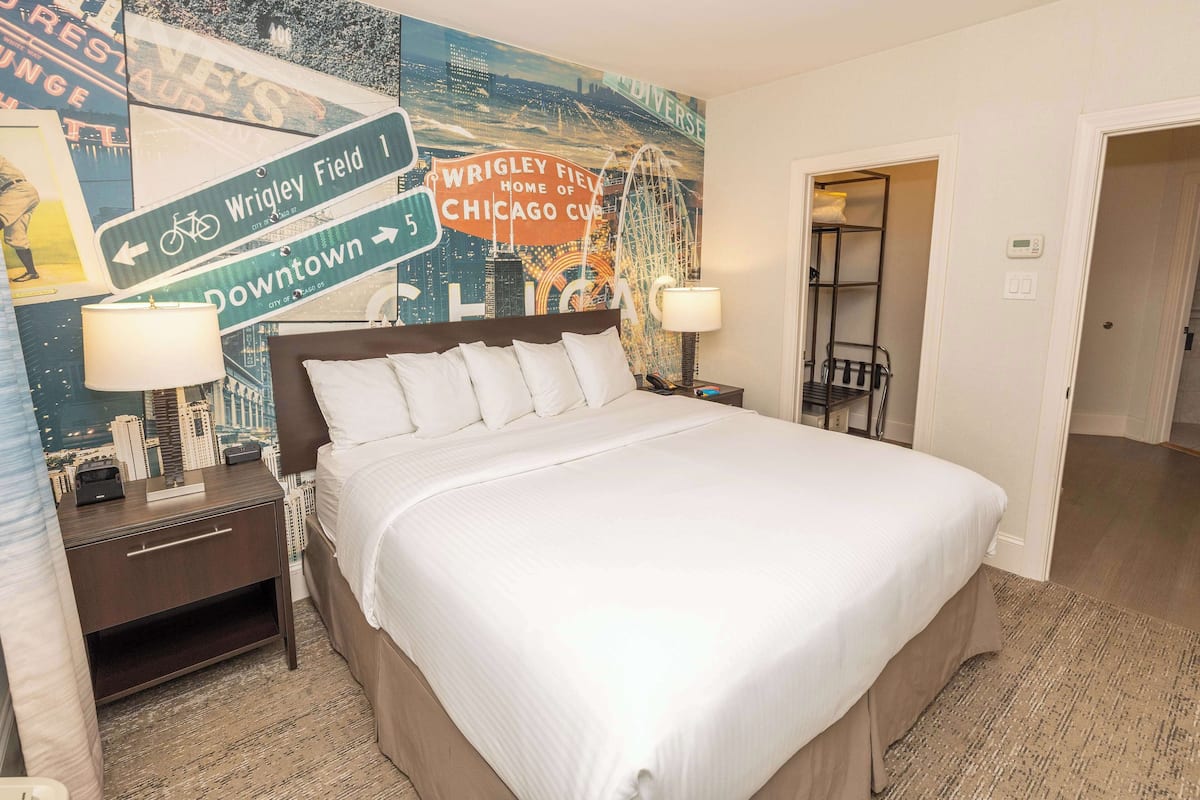 Premium bedding, in-room safe, desk, iron/ironing board