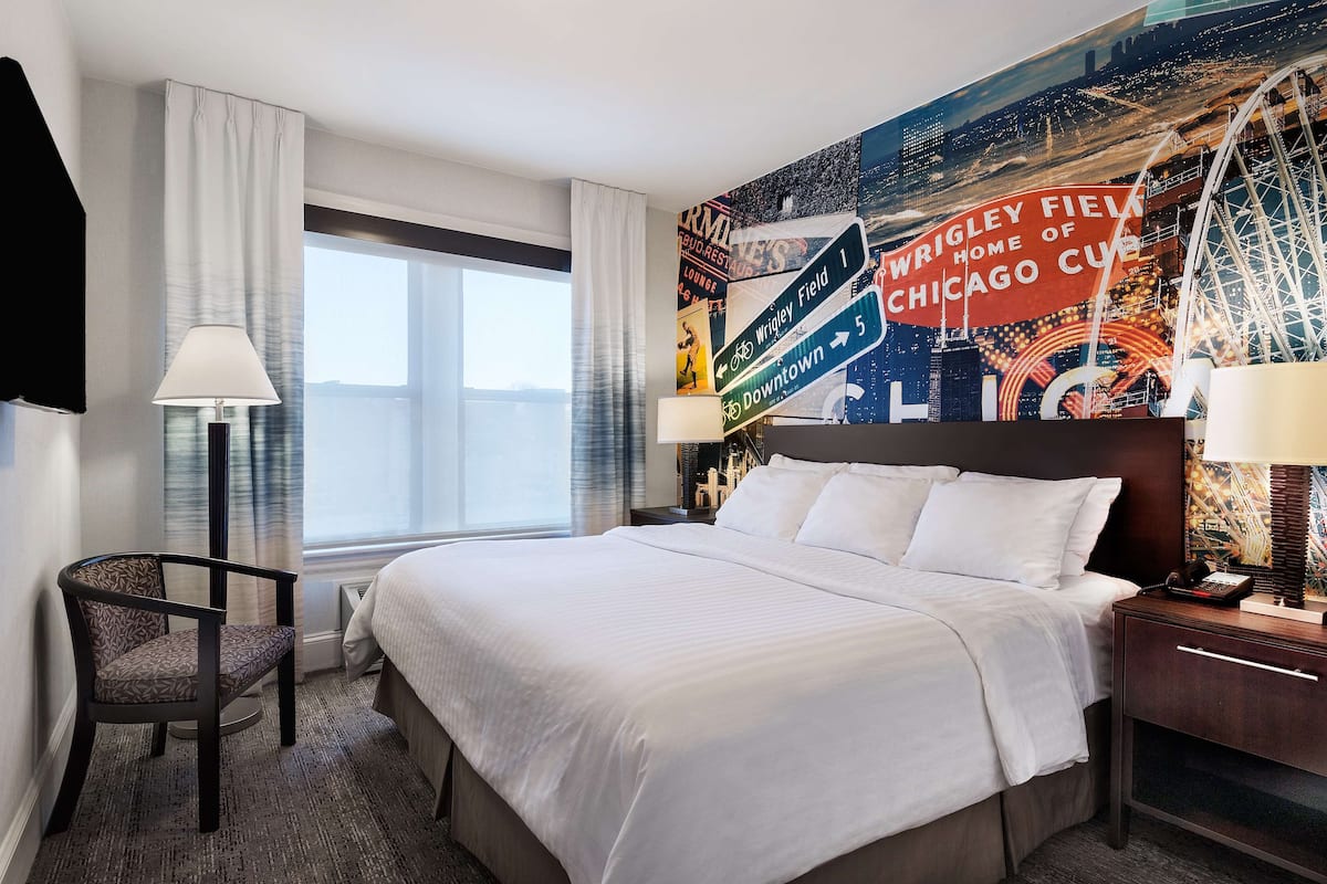 Deluxe Room, 1 King Bed | Premium bedding, in-room safe, desk, iron/ironing board