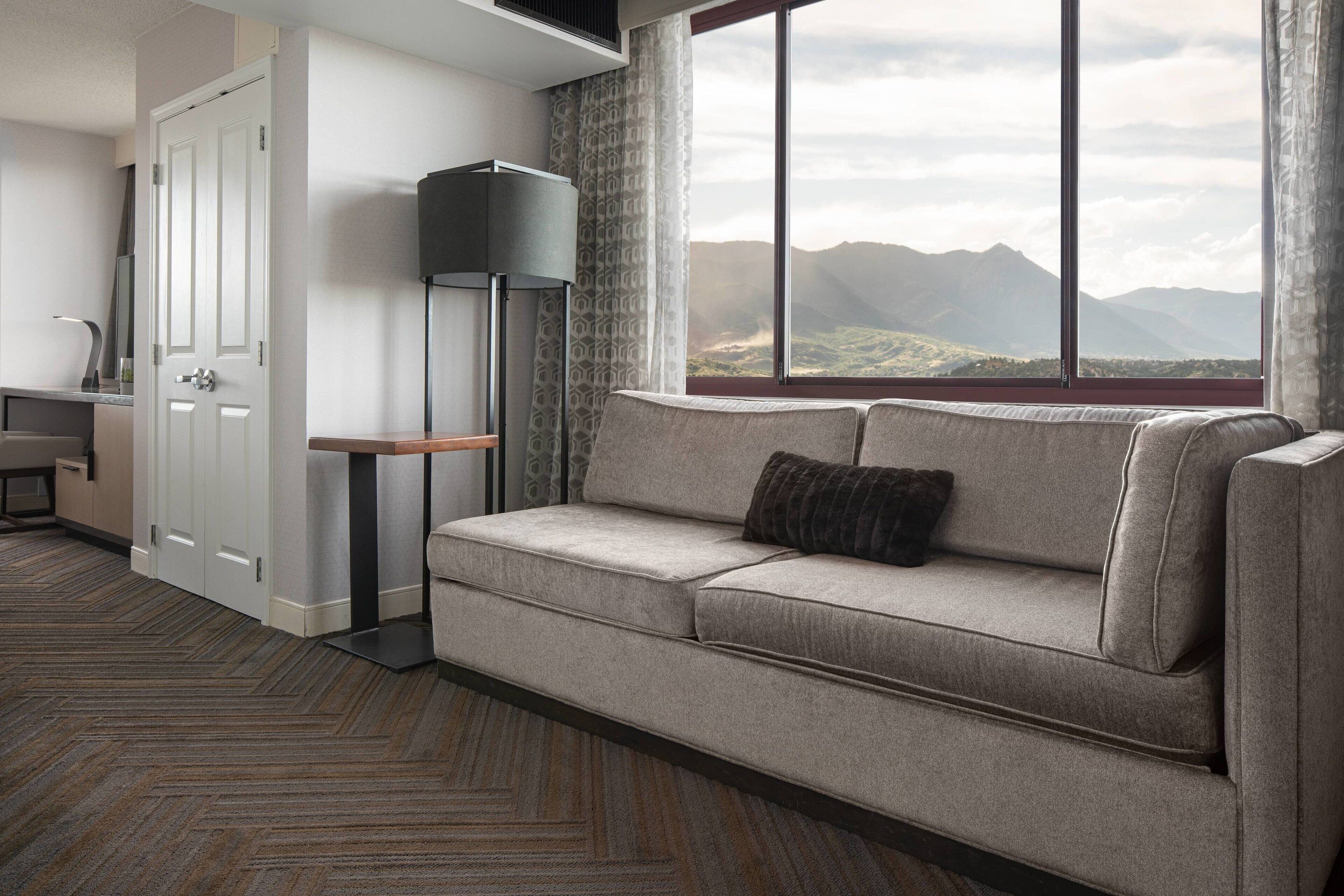 1 bedroom, premium bedding, desk, blackout curtains