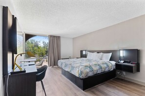 办公桌、遮光窗帘、熨斗/熨板、床单