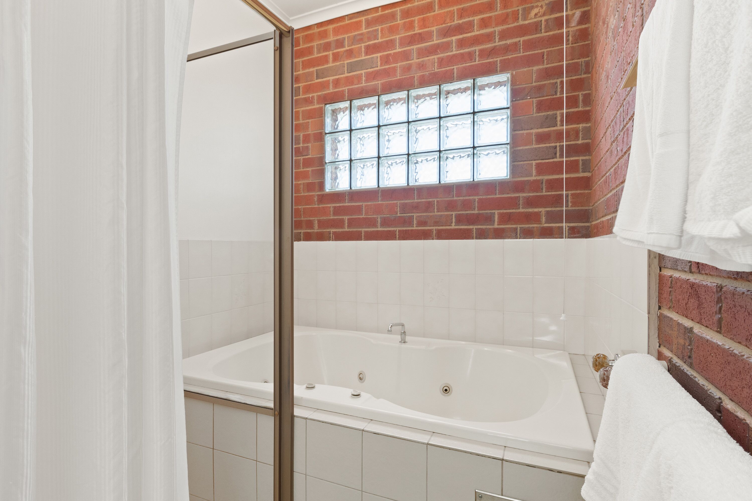 1 bedroom apartment | bathroom | shower, free toiletries, hair dryer, towels