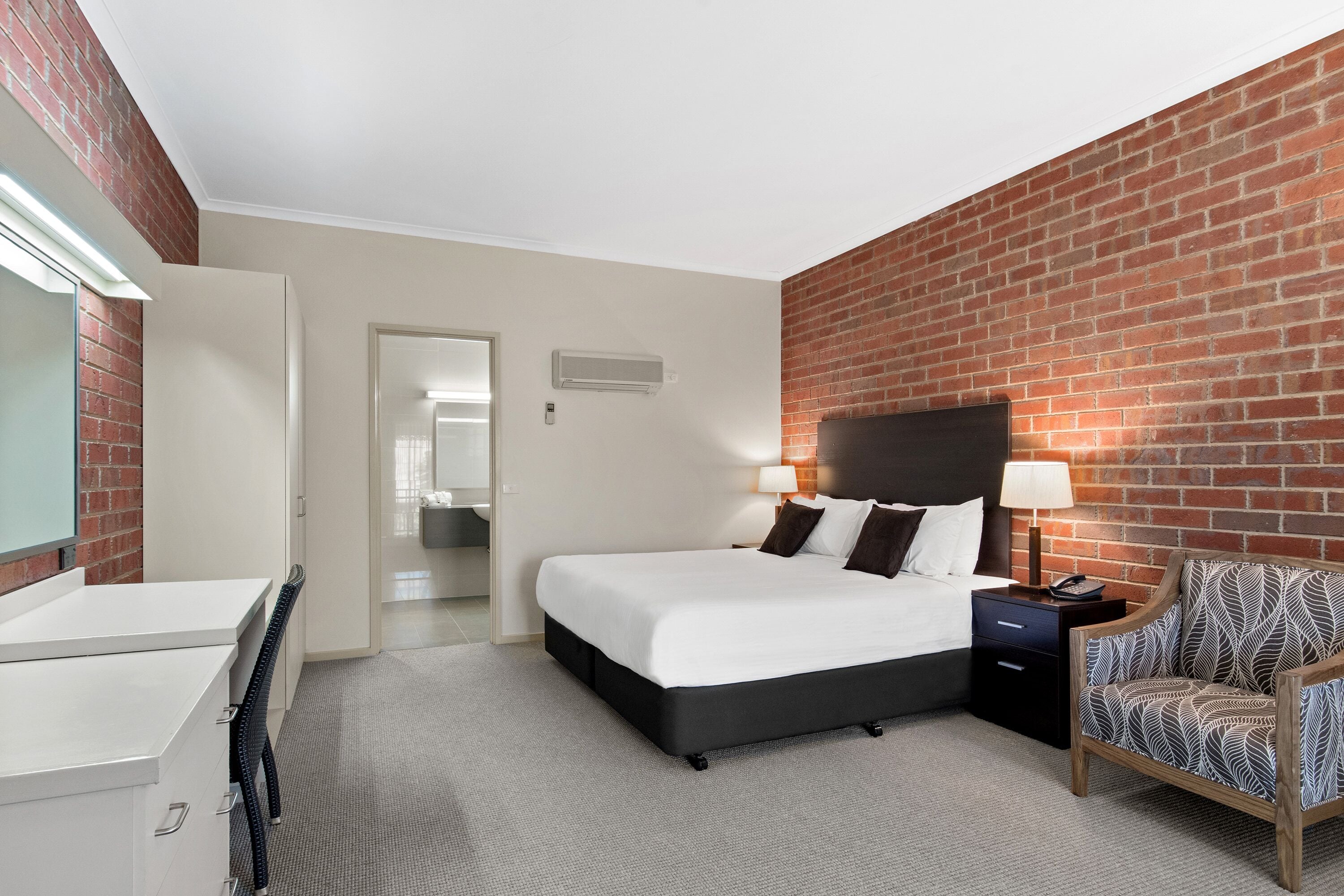 executive king | 1 bedroom, premium bedding, desk, laptop workspace