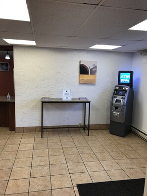 Cajero automático en las instalaciones