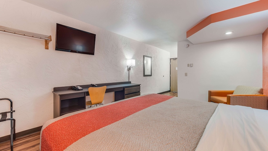 Motel 6 Saint Paul, MN - I-94