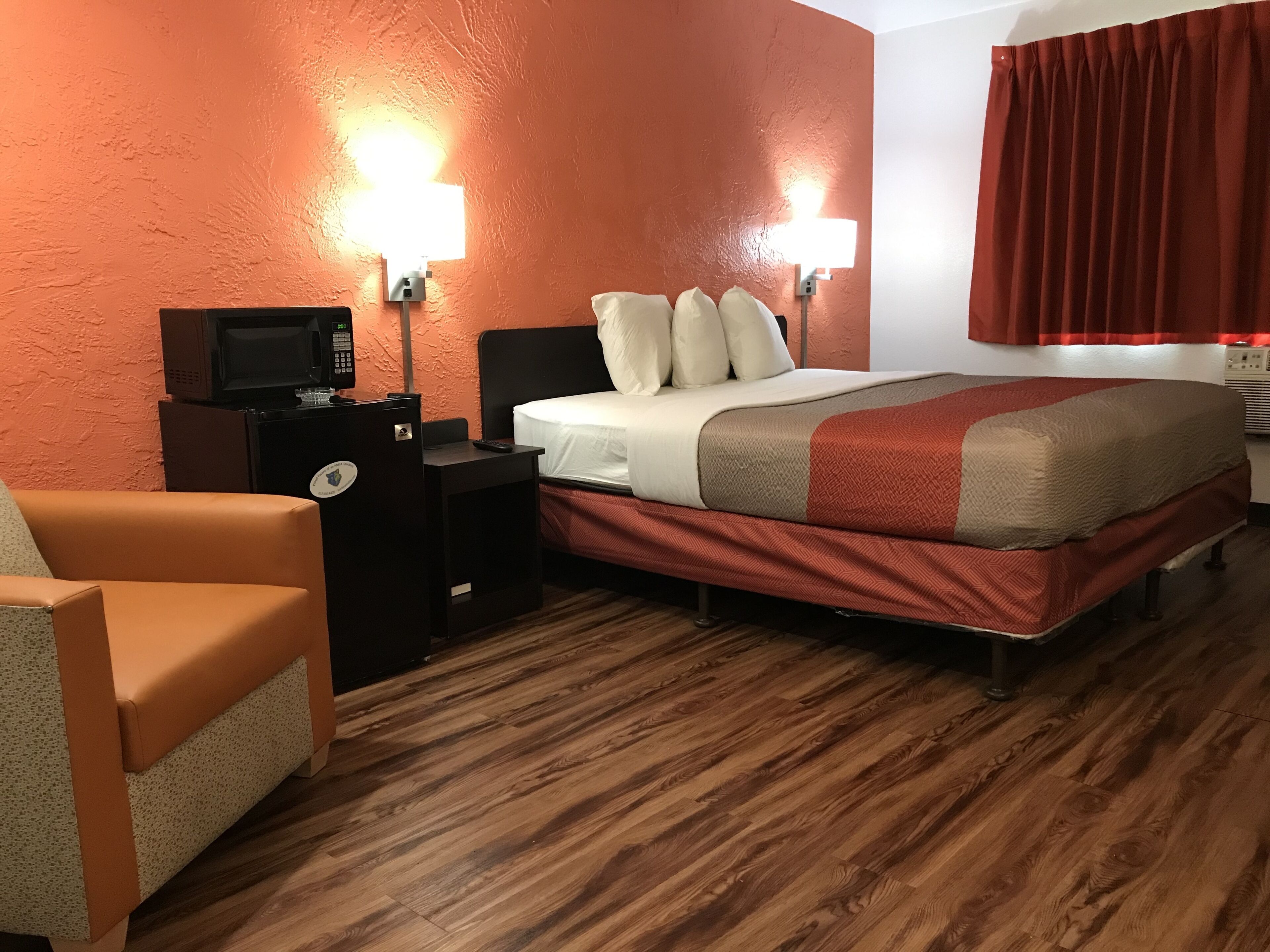 مكتب وواي فاي مجانًا وملاءات أسرّة