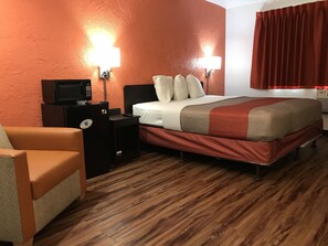 Escritorio, wifi gratis, ropa de cama