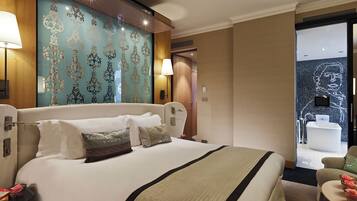 ห้องสวีท, 2 ห้องนอน (Imperial,Butler Service,Living Room) | 1 ห้องนอน, ผ้าปูที่นอนฝ้ายอียิปต์, เครื่องนอนระดับพรีเมียม, ผ้านวมขนเป็ด