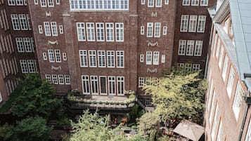 高级房, 1 张大床, 城市景观 (Garden, courtyard or City view) | 1 多间卧室、埃及棉床单、高档床上用品、羽绒被