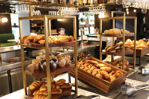 Petit déjeuner continental servi tous les jours en supplément