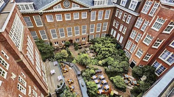 2 bars/lounges, lobbylounge