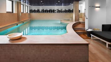 Una piscina techada