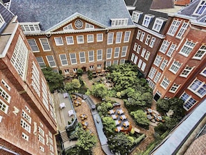 2 bares/lounges, saguão/lounge