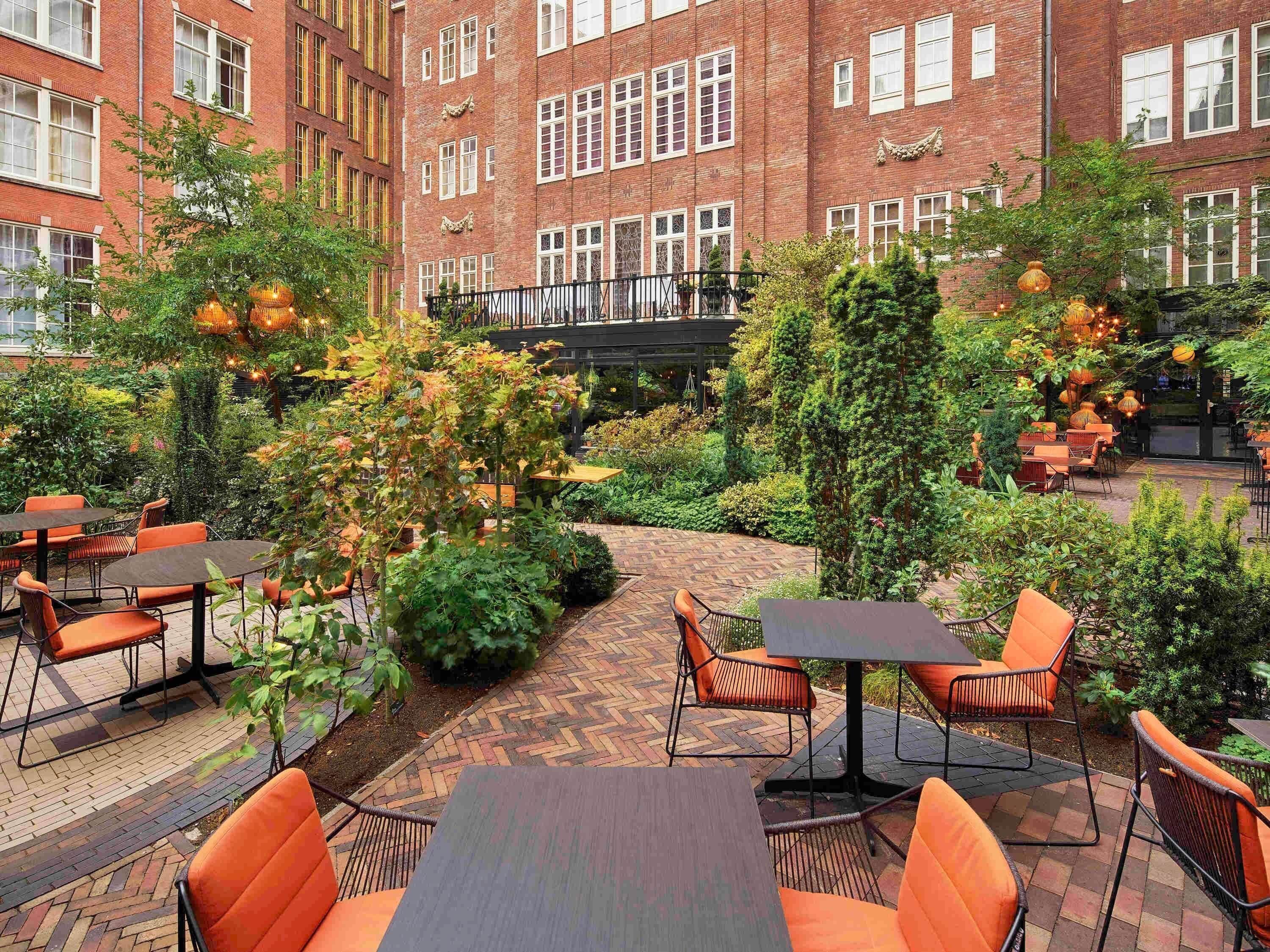 2 bars/lounges, lobbylounge