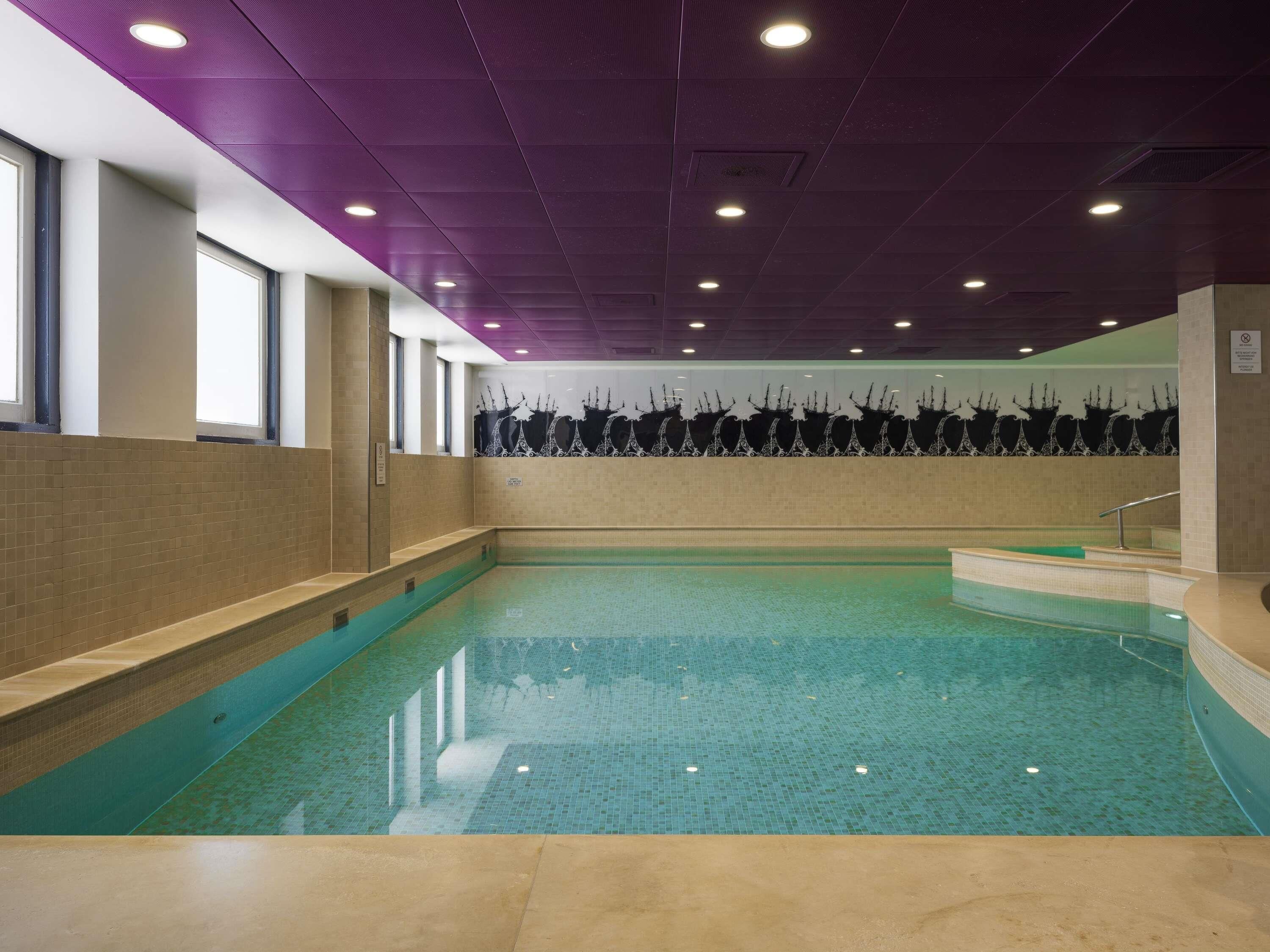 Una piscina techada