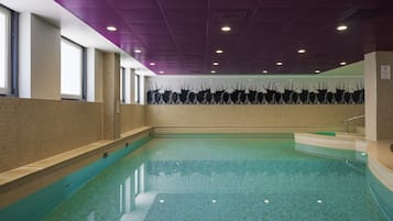 Una piscina techada