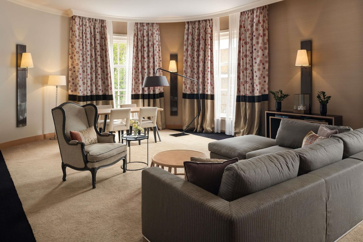 Suite (Opera, Butler Service, Garden View)