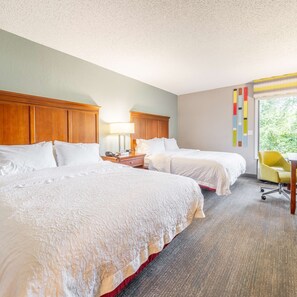 Premium bedding, down duvets, desk, laptop workspace - Hampton Inn Gainesville (Gainesville)