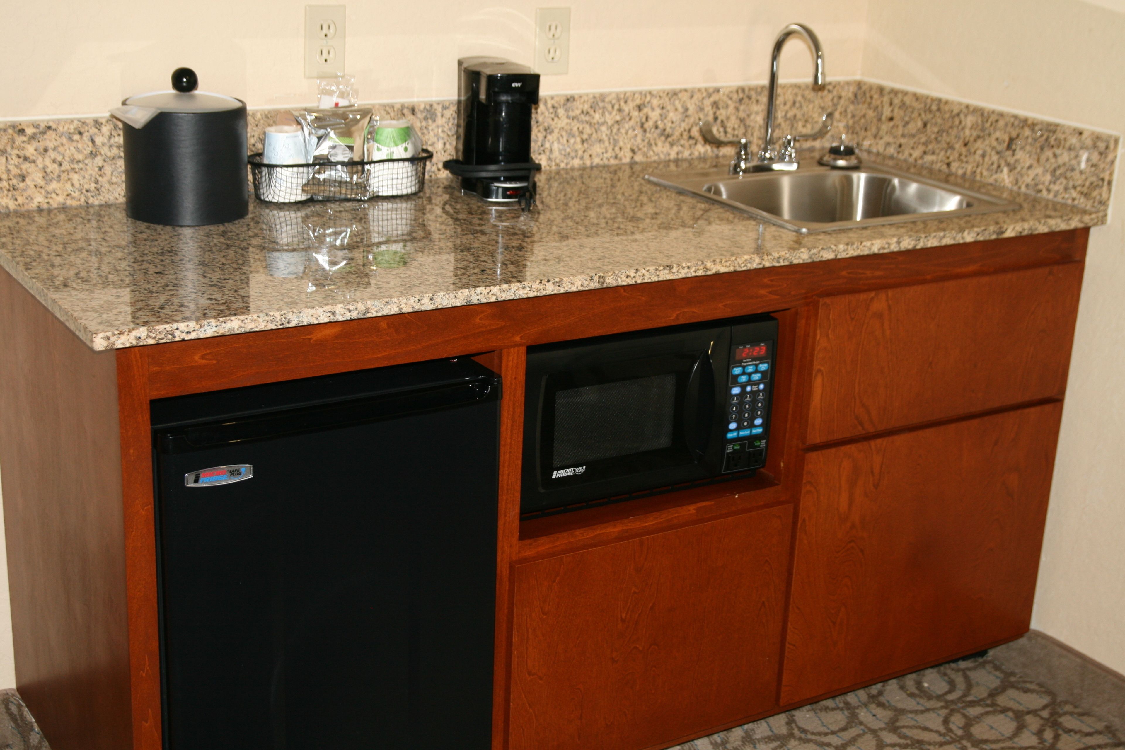 fridge, microwave, coffee/tea maker