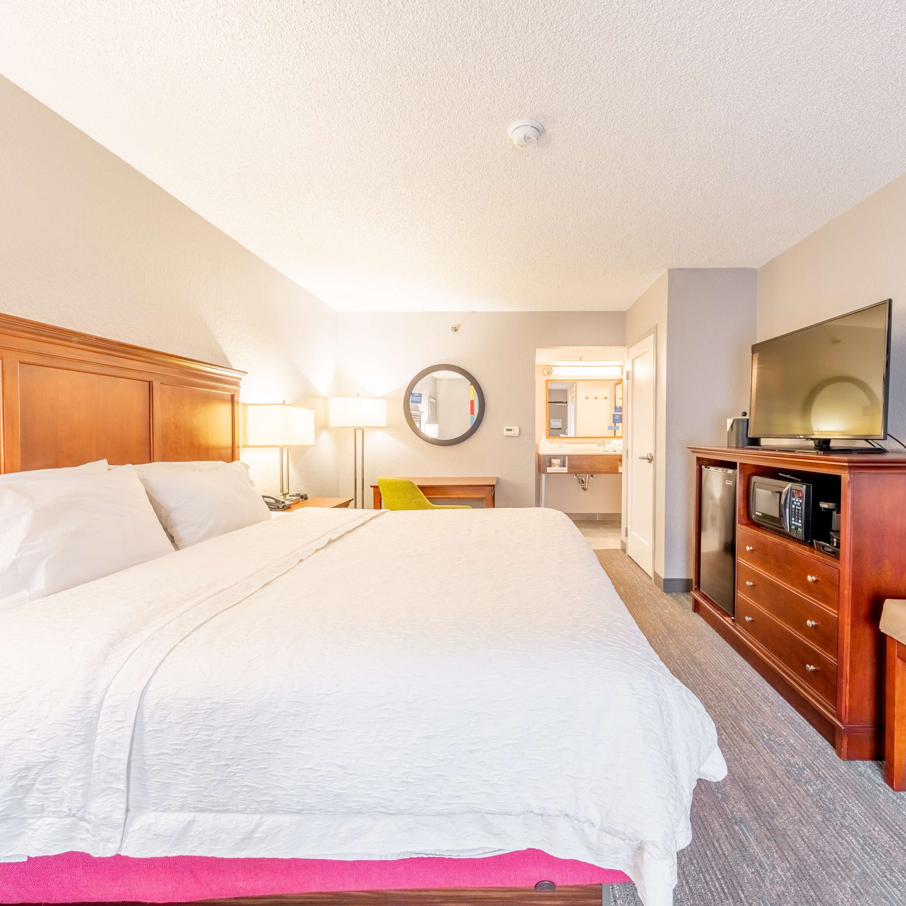 room, 1 king bed, non smoking | premium bedding, down duvets, desk, laptop workspace