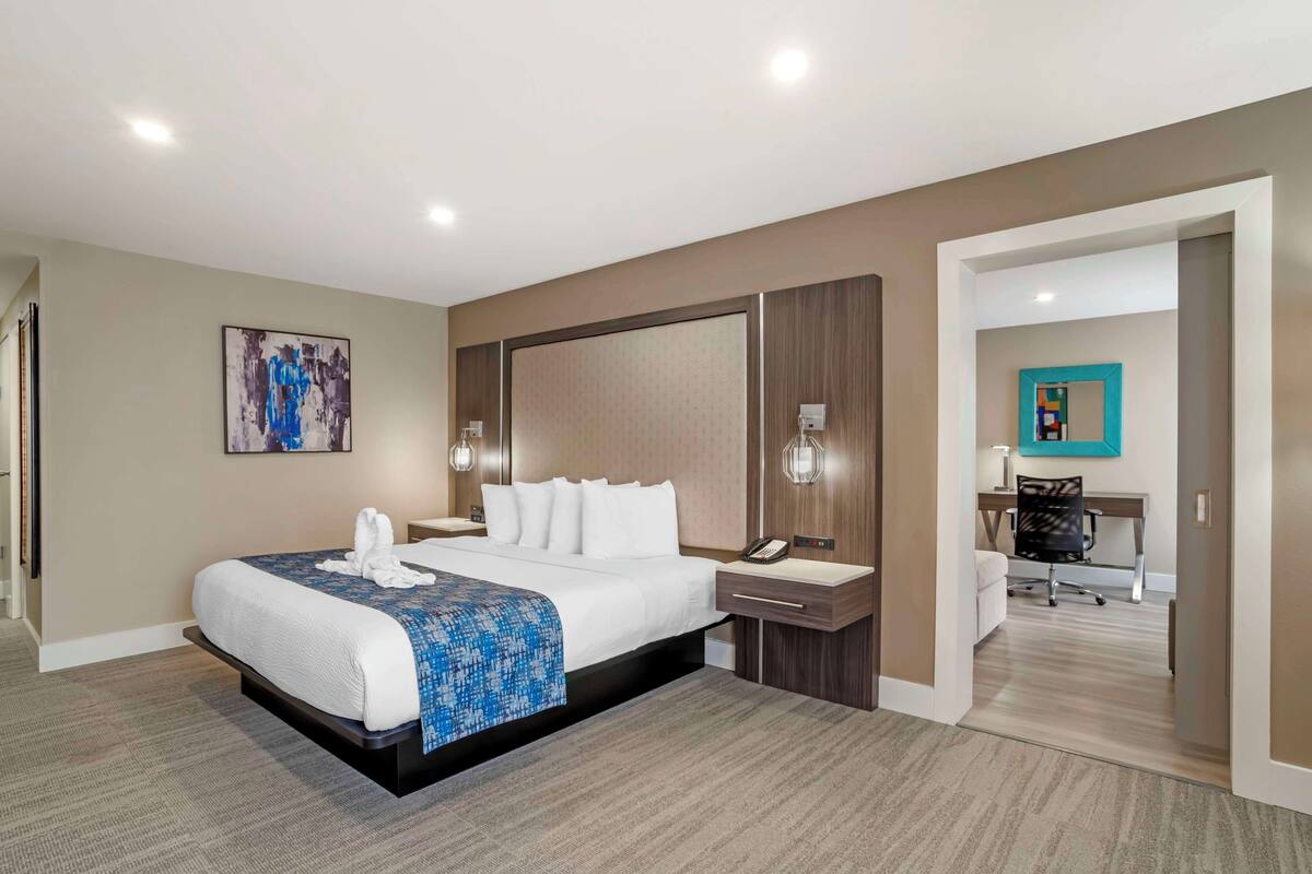 suite, 1 king bed with sofa bed, refrigerator & microwave (with sofabed) | 1 bedroom, pillow-top beds, in-room safe, desk