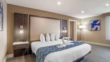 Sviitti, 1 suuri parisänky, tupakointi kielletty, jääkaappi ja mikroaaltouuni (with Sofabed) | Pillowtop-patjalliset sängyt, tallelokero huoneessa, työpöytä