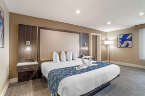 Suite, 1 King Bed, Non Smoking, Refrigerator & Microwave (with Sofabed) | Pillowtop beds, in-room safe, desk, laptop workspace - Best Western Plus Greenville I-385 Inn & Suites (Greenville)