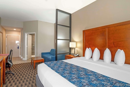 Pillowtop beds, in-room safe, desk, laptop workspace. Best Western Plus Greenville I-385 Inn & Suites