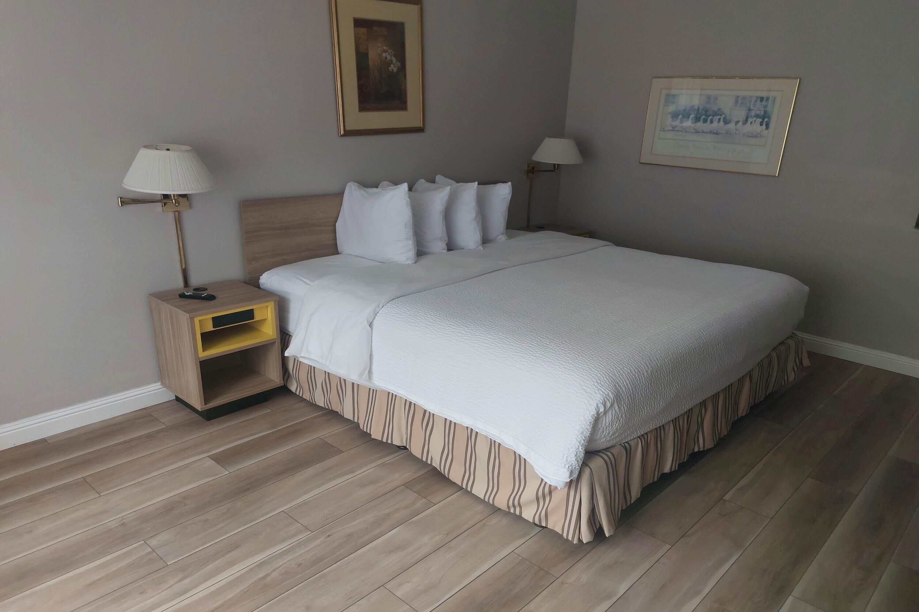 Suite, 1 King Bed, Non Smoking