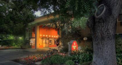 Days Inn & Suites by Wyndham Mountain View