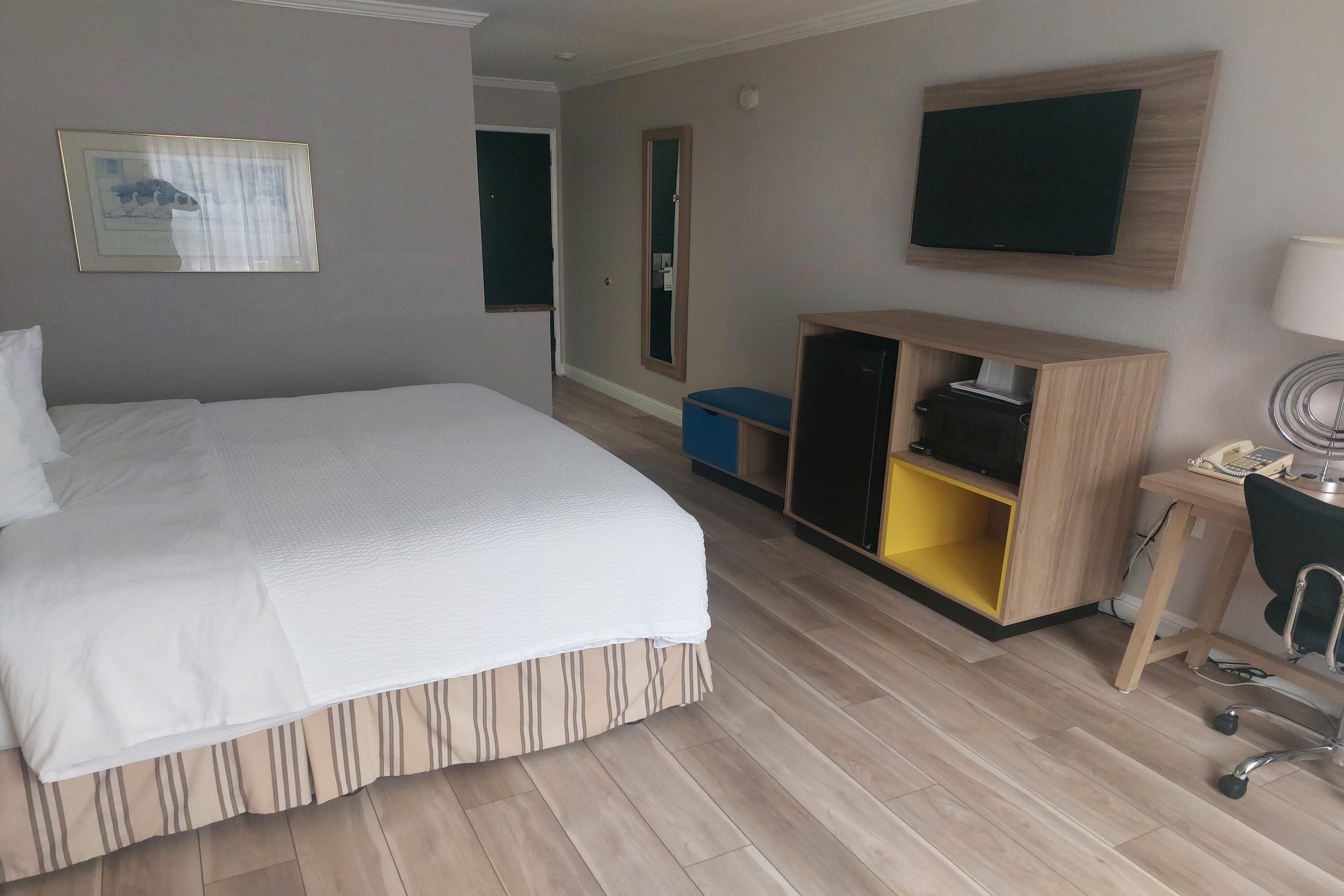 Room, 1 King Bed, Non Smoking