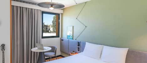 Zimmersafe, Schreibtisch, Bügeleisen/Bügelbrett, kostenloses WLAN