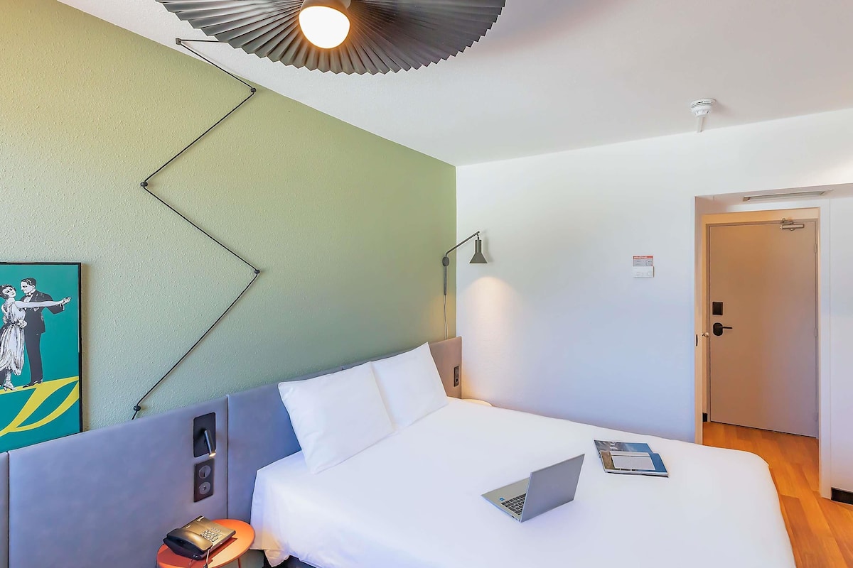 In-room safe, desk, iron/ironing board, free WiFi