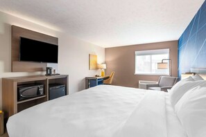 Habitación estándar, 1 cama King size, para no fumadores | Ropa de cama de alta calidad y escritorio 