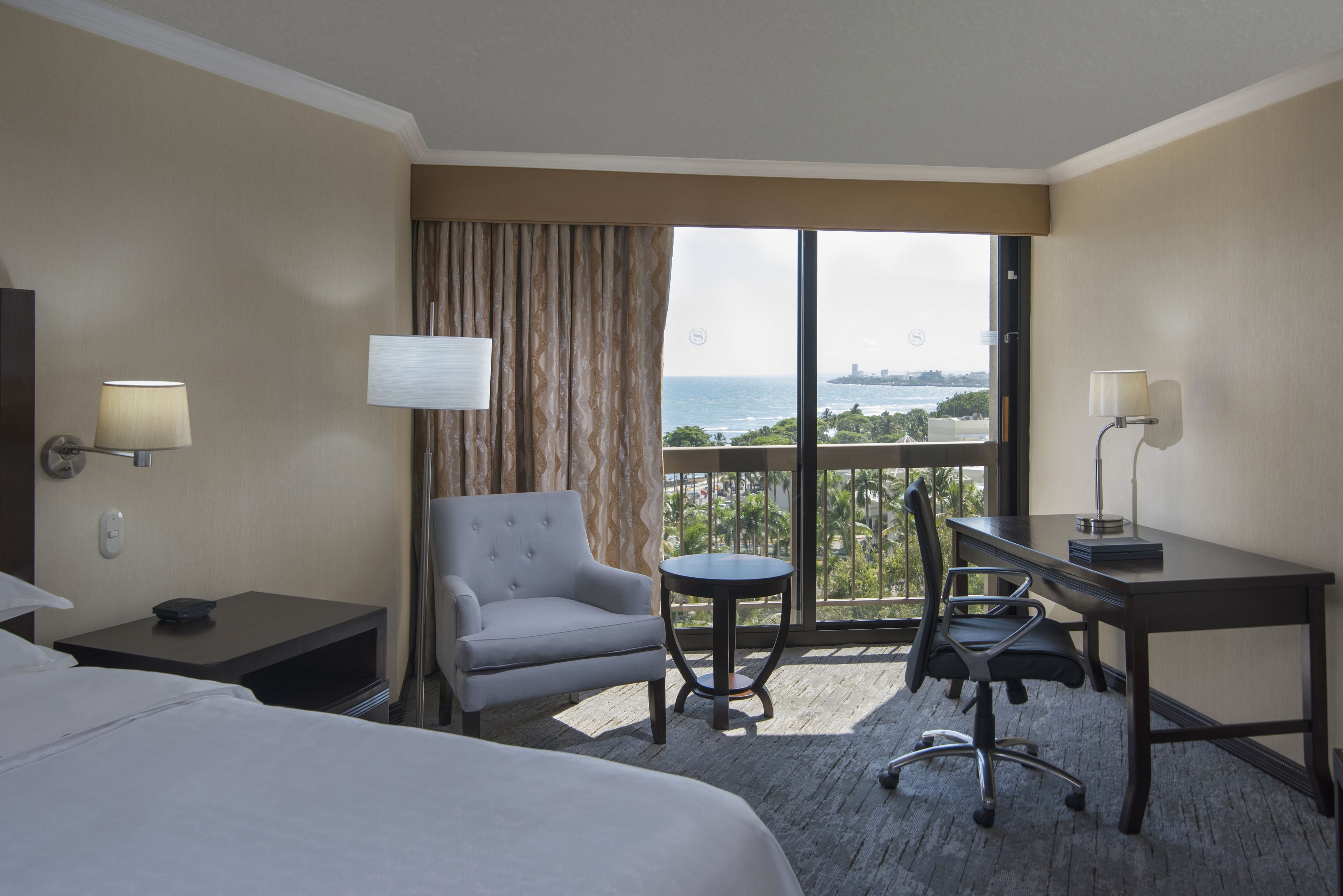 1 bedroom, premium bedding, down duvets, minibar