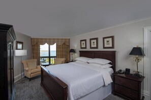 Hochwertige Bettwaren, Daunenbettdecken, Minibar, Zimmersafe