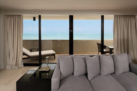 42-inch plasma TV with cable channels, TV, pay films. Sheraton Santo Domingo Hotel