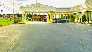 Unclassified image, 5 of 40, button - Rodeway Inn McDonough South I-75 (McDonough)
