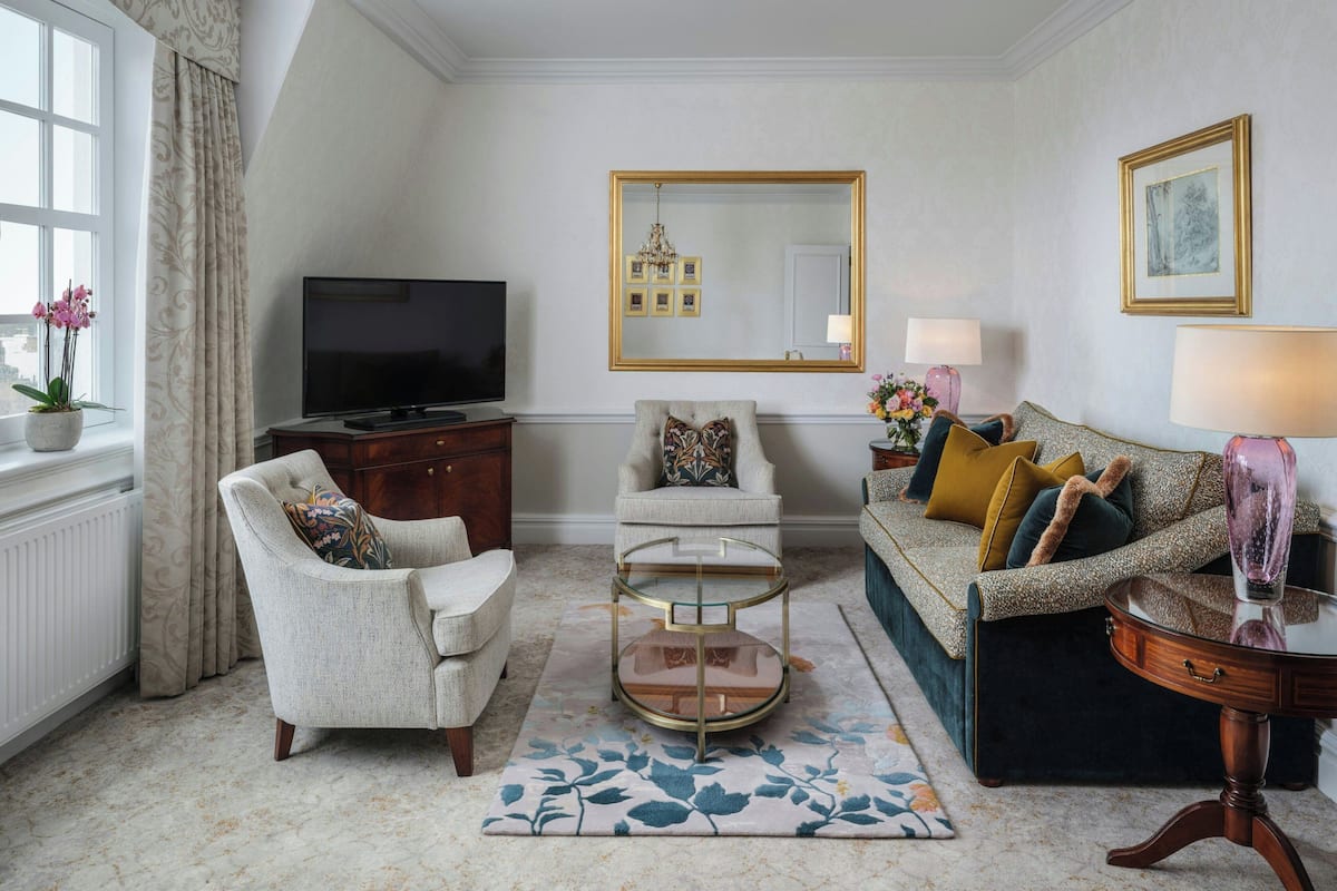 Premium Suite, 2 Bedrooms | Living area