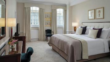 Deluxe Suite, 1 Bedroom | Premium bedding, pillowtop beds, in-room safe, desk