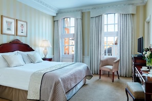 Deluxe Suite, 1 Bedroom | Premium bedding, pillow-top beds, in-room safe, desk