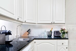 Suite ejecutiva, 1 habitación, no fumadores | Ropa de cama de alta calidad y colchones con acolchado adicional